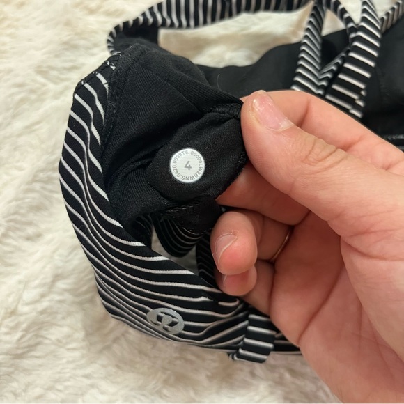 Lululemon Sports Bra Size 4 - Picture 3 of 4